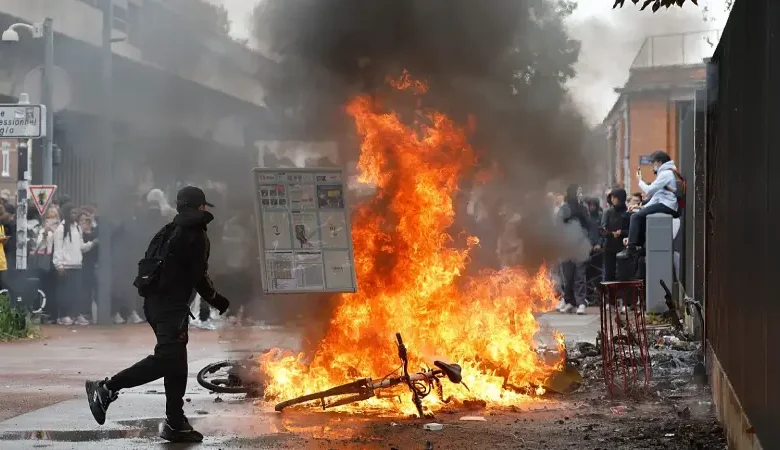 France affrontements violents lors de manifestations dans les établissements scolaires