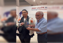 La ministre de la Culture, Amina Srarfi, rend hommage au sculpteur Hachemi Marzouk.