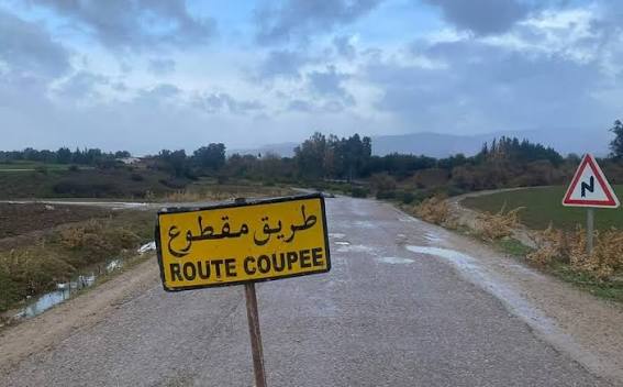 Pluie et route bloquée