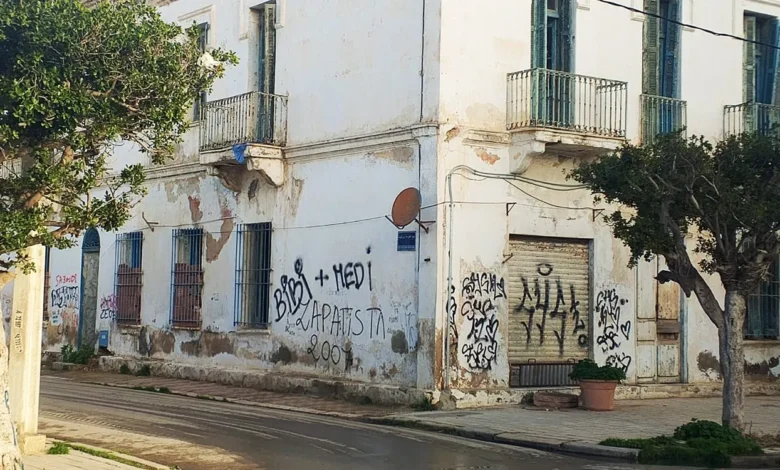 bâtiments délabrés au bord de l'effondrement tunisie