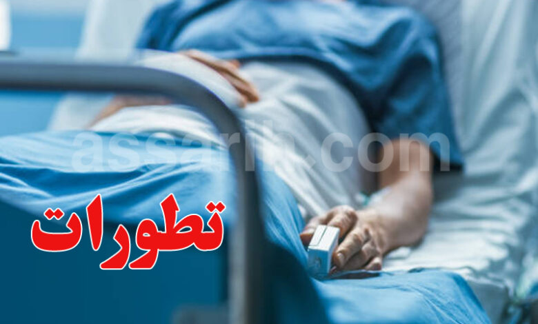 homme malade dans un lit d'hopital