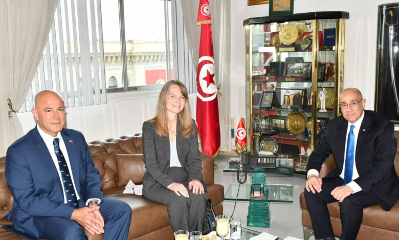 ministre de la défense Khaled sehili et Laura Gross