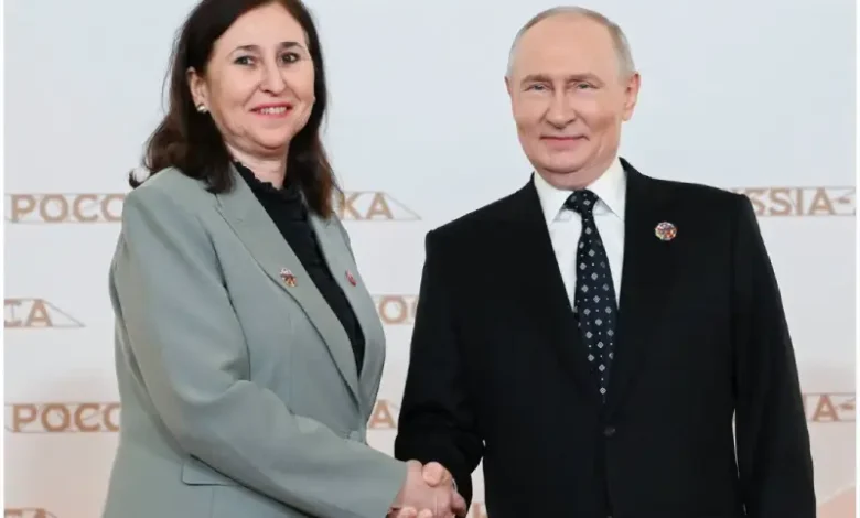 vladimir poutine Sarra Zaafrani Zenezri